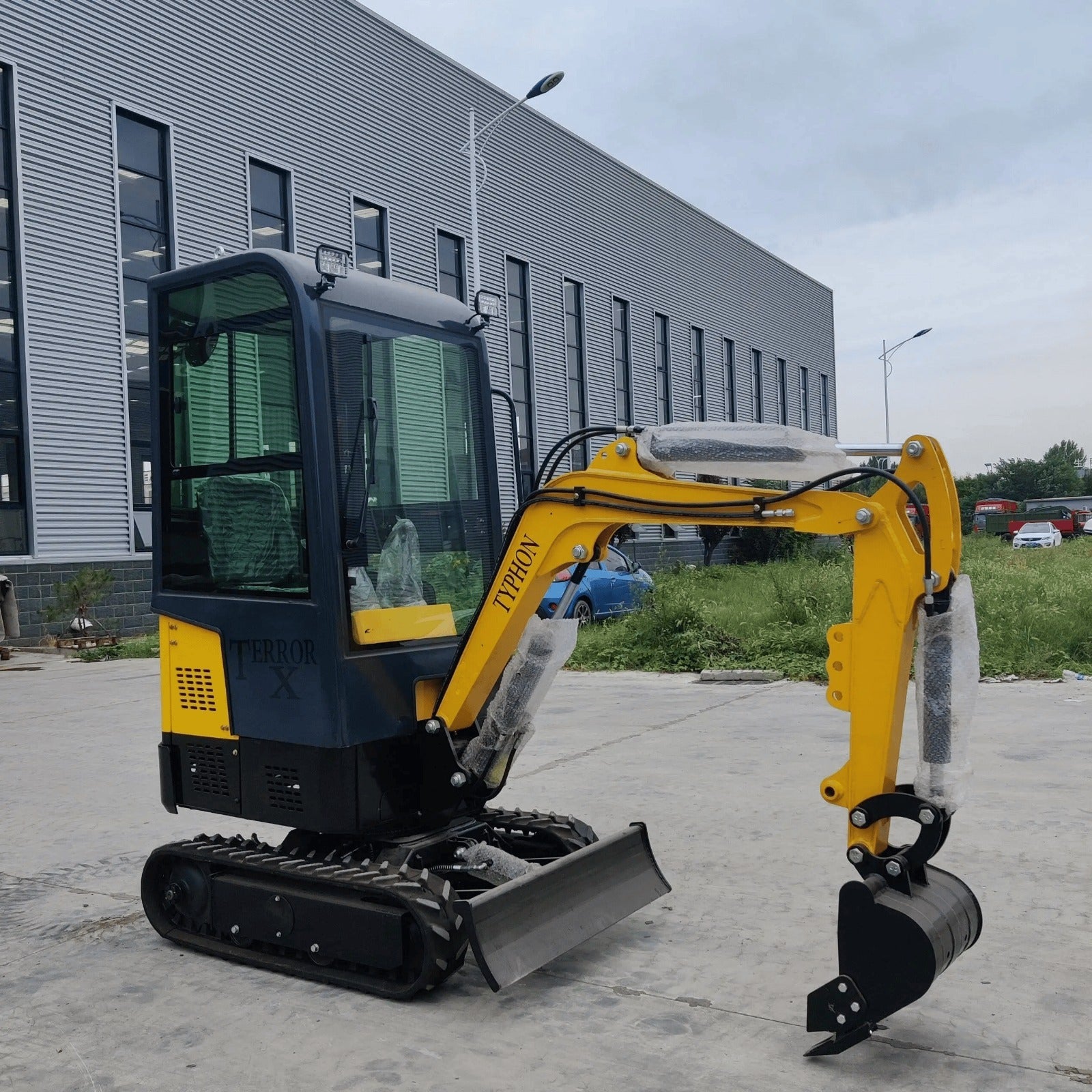 TYPHON Terror X Mini Excavator – 2,500lb Trench Digger w Cabin USA